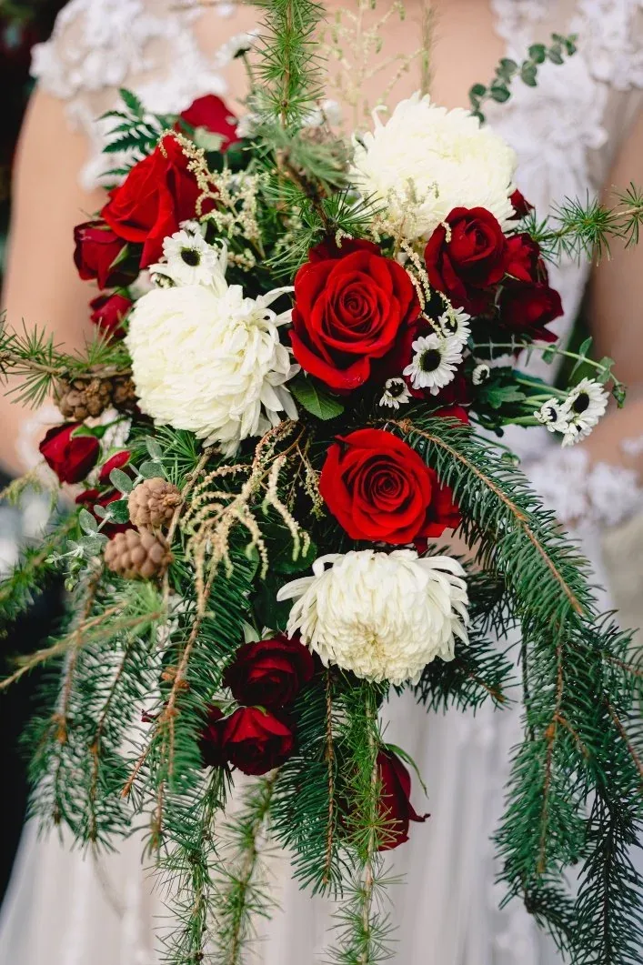 Deep-toned winter bouquet with burgundy and cream